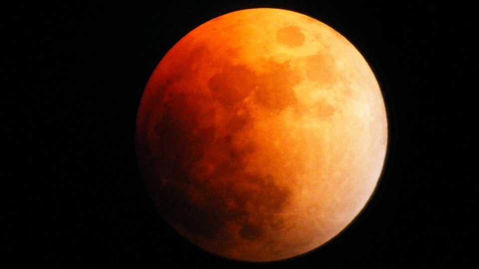 Lunar eclipse 2008, abdallah/Wikimedia